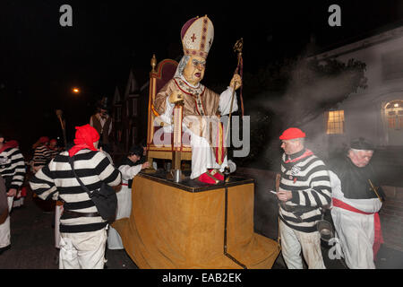 An Effigy Of The Pope Is Paraded Through The Streets Of Lewes During The Annual Guy Fawkes Night Celebrations, Lewes, Sussex, UK Stock Photo