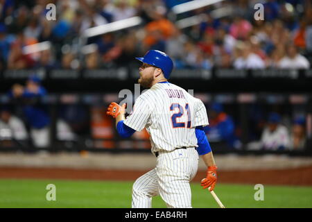 Queens, NY/USA – 30th Aug. 2014: New York Mets Lucas Duda bats against the Philadelphia Phillies at Citi Field. Credit: Gordon Donovan/Alamy Live News Stock Photo