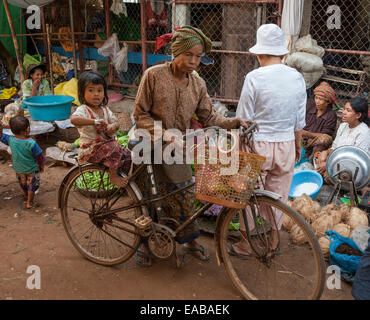 Cambodia.  Woman and Little Girl, Market near Siem Reap. Stock Photo