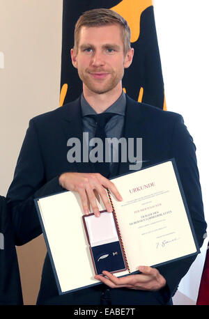 Berlin, Germany. 10th Nov, 2014. Per Mertesacker recieves the Silver Laurel Leaf at Bellevue Castle in Berlin, Germany, 10 November 2014. The German soccer national team is honored with the award 'Silbernes Lorbeerblatt' for winning the 2014 world cup in Brazil. PHOTO: WOLFGANG KUMM/dpa/Alamy Live News Stock Photo