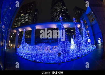 Ginza, Tokyo, Japan. 11th Nov, 2014. Tuesday 11th November 2014, Shiodome Centre, Ginza, Tokyo Christmas lights being tested at the Shiodome Centre ready for the coming festive activities. Credit:  STEPHEN FLEMING/Alamy Live News Stock Photo