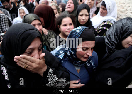 Hebron, West Bank, Palestinian Territory. 11th Nov, 2014. Relatives mourn during the funeral of 21-year old Palestinian Imad Jawabreh during his funeral in the West Bank town of Hebron, who died after being hit in the chest by bullets near Al-Aroub refugee camp, close to route 60, the main north-south road in the Palestinian enclave during clashes with the Israeli army on November 11, 2014. The Israeli army confirmed troops had opened fire at demonstrators who were stoning cars in the area Credit:  Mamoun Wazwaz/APA Images/ZUMA Wire/Alamy Live News Stock Photo
