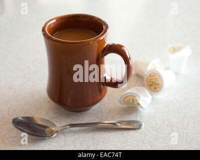 https://l450v.alamy.com/450v/eac74t/a-mug-of-coffee-and-plastic-creamers-in-a-diner-eac74t.jpg