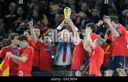 FILE - An archive photo dated 11 July 2010 shows Spain's coach Vicente del Bosque (C), Xavi (R) and David Villa lifting the World Cup trophy after the 2010 FIFA World Cup final match between the Netherlands and Spain at Soccer City Stadium in Johannesburg, South Africa. Photo: MARCUS BRANDT/dpa Stock Photo
