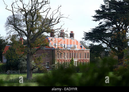 Anmer Hall, Norfolk, UK. 7th November, 2014. © Paul Marriott/Alamy Live News Stock Photo