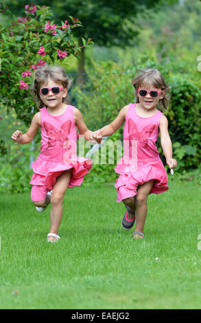 Twins, girls  Photo: Frank May Stock Photo