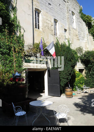 Wine shop in St Emilion, Bordeaux, France Stock Photo