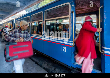 Passengers Boarding The Darjeeling Himalayan Railway (aka The Toy Train) Darjeeling, West Bengal, India Stock Photo