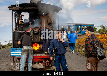 Passengers Board The Darjeeling Himalayan Railway (aka The Toy Train) Darjeeling, West Bengal, India Stock Photo