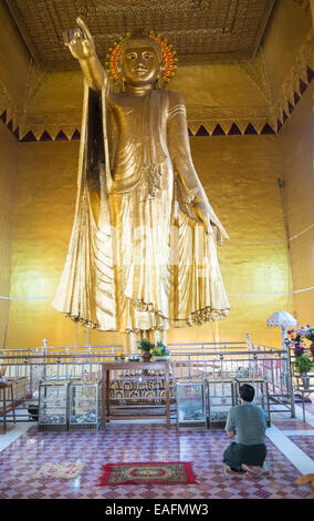 Local praying,worshiping at Shweyattaw in Buddhist temple on Mandalay Hill, Mandalay, Myanmar,Burma, South East Asia,Asia, Stock Photo
