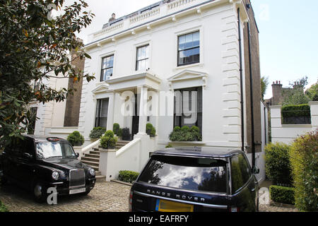 A general View of Gary Barlow's expensive residence in Notting Hill, London  Pop star {GARY BARLOW} has been urged to hand back a top honour from the British Establishment over claims he invested in a tax avoidance scheme. The singer and two of his Take T Stock Photo