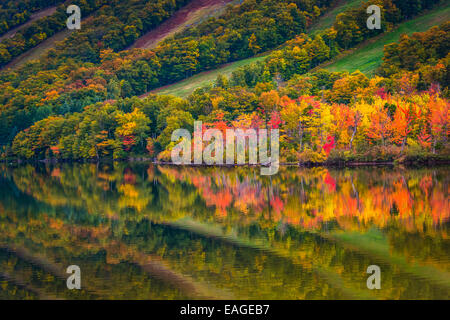 Fall colors reflecting in Echo Lake, in Franconia Notch State Park, New Hampshire. Stock Photo