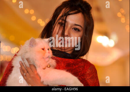 Cat owner proudly shows her pet. Cat Association of Bangladesh organized cat show at National Press Club in Dhaka. Native and foreign domestic cat was displayed. © Mohammad Asad/Pacific Press/Alamy Live News Stock Photo