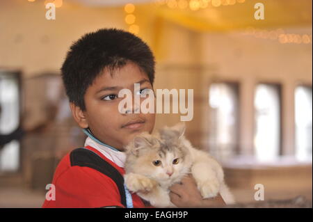 Cat owner proudly shows his pet. Cat Association of Bangladesh organized cat show at National Press Club in Dhaka. Native and foreign domestic cat was displayed. © Mohammad Asad/Pacific Press/Alamy Live News Stock Photo