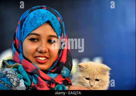 Cat owner proudly shows her pet. Cat Association of Bangladesh organized cat show at National Press Club in Dhaka. Native and foreign domestic cat was displayed. © Mohammad Asad/Pacific Press/Alamy Live News Stock Photo