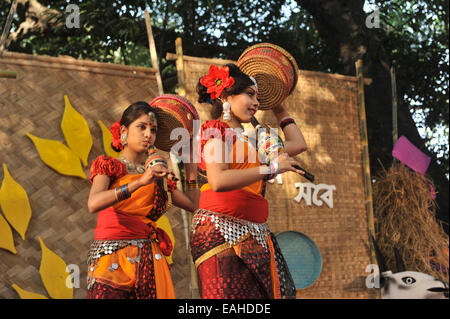 Artists prepare food  during the 'Nabanna Festival' in Dhaka.  'Nabanna' or the new time crop is a popular festival in Bangladesh which is celebrated every  first day of bangle month Agrahayon. (Photo by Mohammad Asad / Pacific Press) Stock Photo