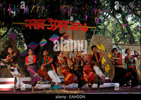 Artists prepare food  during the 'Nabanna Festival' in Dhaka.  'Nabanna' or the new time crop is a popular festival in Bangladesh which is celebrated every  first day of bangle month Agrahayon. (Photo by Mohammad Asad / Pacific Press) Stock Photo