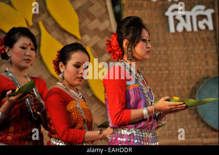 Artists prepare food  during the 'Nabanna Festival' in Dhaka.  'Nabanna' or the new time crop is a popular festival in Bangladesh which is celebrated every  first day of bangle month Agrahayon. (Photo by Mohammad Asad / Pacific Press) Stock Photo