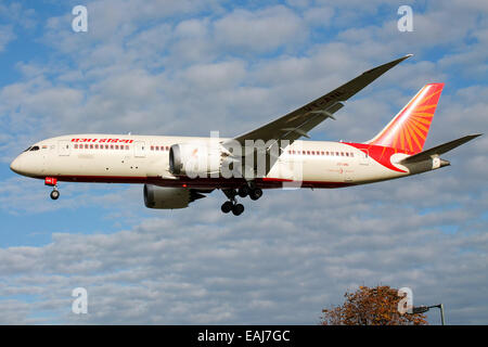 Air India Boeing 787-8 approaches runway 27L at London Heathrow Airport. Stock Photo