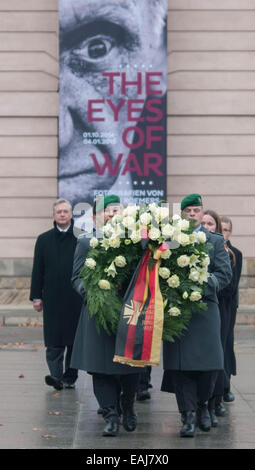 Berlin, Germany. 16th Nov, 2014. Wreaths are laid down on occasion of the Remembrance Day at Alte Wache in Berlin, Germany, 16 November 2014. Politicians remember the victims of war and dictatorship. Credit:  dpa picture alliance/Alamy Live News Stock Photo