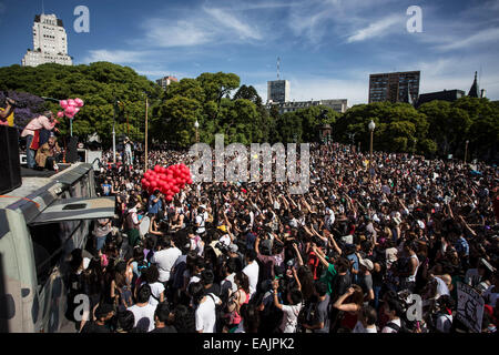 Buenos Aires, Argentina. 16th Nov, 2014. Disguised people take part in the Zombie Walk, in Buenos Aires city, capital of Argentina, on Nov. 16, 2014. Credit:  Martin Zabala/Xinhua/Alamy Live News Stock Photo