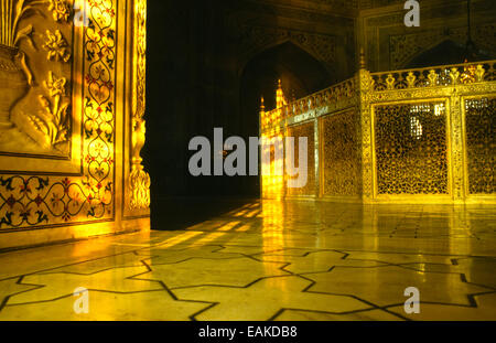 tombe of mumtaz and shah jahan at the taj mahal in agra india Stock Photo