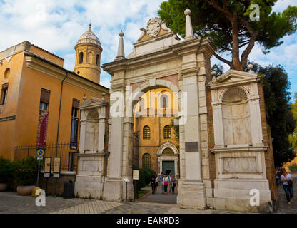 Entrance to the basilica di San Vitale, mausoleum and Museo Nazionale, centro storico, Ravenna, Emilia Romagna, Italy Stock Photo