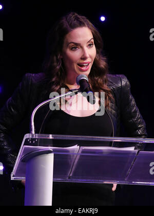 Comedienne Whitney Cummings Announces "Lipshtick" First Female Comedy