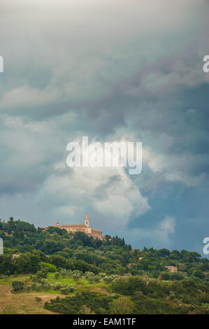 Beautiful Tuscan rural scenery atmosphere in storm Stock Photo