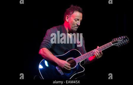 Rock superstar entertainer Bruce Springsteen performs onstage during the Stand Up for Heroes special at Madison Square Garden November 5, 2014 in New York City, NY. Stock Photo