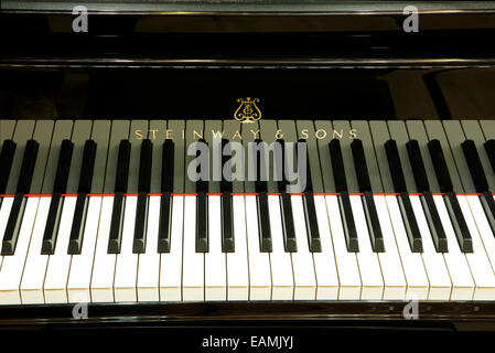 INSTRUMENTS - KEYBOARD - GRAND PIANO Steinway interior Stock Photo - Alamy