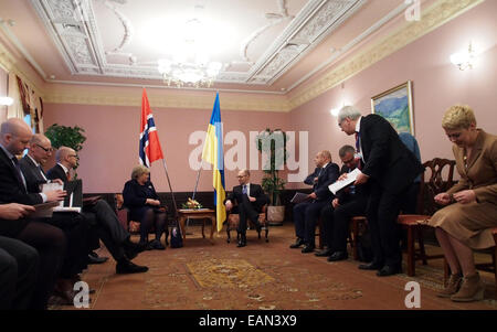 Kiev, Ukraine. 18th Nov, 2014. During the meeting in Kiev November 18, 2014 signed a number of documents. In particular, Arseniy Yatsenyuk and Prime Minister of Norway signed the Agreement between the Government of Ukraine and the Government of the Kingdom of Norway on the support of the state budget in the amount of US $ 15 million. Credit:  Igor Golovnov/Alamy Live News Stock Photo