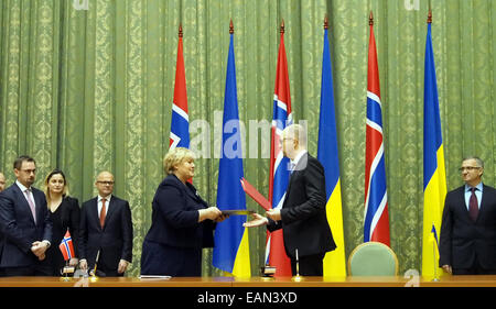 Kiev, Ukraine. 18th Nov, 2014. During the meeting in Kiev November 18, 2014 signed a number of documents. In particular, Arseniy Yatsenyuk and Prime Minister of Norway signed the Agreement between the Government of Ukraine and the Government of the Kingdom of Norway on the support of the state budget in the amount of US $ 15 million. Credit:  Igor Golovnov/Alamy Live News Stock Photo