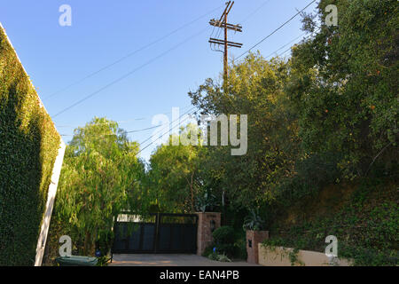 Benedict Canyon, California, USA. 06th Nov, 2014. This is the entrance today to the house, the original house does not exist, the only original thing here is the telegraph pole in which one of Mansons followers cut the lines so no one could phone out. Credit:  Paul Briden/Alamy Live News Stock Photo