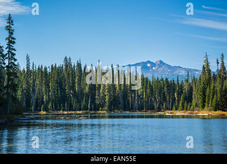 Upper Marilyn Lake and Diamond Peak, Willamette National Forest, Oregon Stock Photo