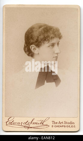 Victorian carte-de-visite, portrait of a young woman.  Taken in the studio of Edward Smith, London UK circa 1885 Stock Photo