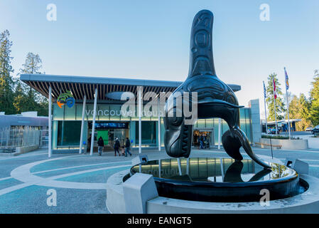 Bill Reid's bronze sculpture “Chief of the Undersea World”   outside the Vancouver Aquarium, Stanley Park, Vancouver, British Co Stock Photo