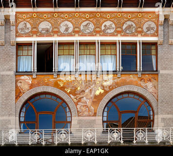 Brussels, Belgium. Ciamberlani house (1897 - Paul Hankar) Rue Defacqz No 48 - Art Nouveau facade Stock Photo