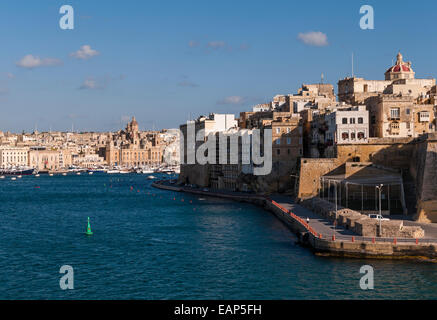 Senglea, Malta. The walls of Fort Saint Michael overlooking the Grand Harbour Stock Photo