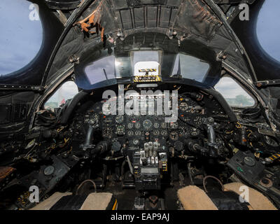 The Cockpit Of A 1960s Vintage Raf Vulcan V-bomber Stock Photo - Alamy