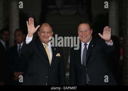 Panama City, Panama. 19th Nov, 2014. Panama's President Juan Carlos Varela (R) and his Costa Rica's counterpart Luis Guillermo Solis wave to the representatives of the media upon their arrival at the Presidential Palace in Panama City, capital of Panama, on Nov. 19, 2014. Costa Rica's President Luis Guillermo Solis is in Panama for one-day official visit. © Mauricio Valenzuela/Xinhua/Alamy Live News Stock Photo