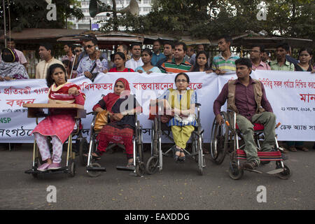 Dhaka, Bangladesh. 21st Nov, 2014. Disable citizen in gathered and made human chain in front of Press CLub Dhaka demanding faster implementation of Disable Person Development Department in Bangladesh Credit:  Zakir Hossain Chowdhury/ZUMA Wire/Alamy Live News Stock Photo