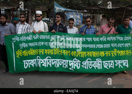 Dhaka, Bangladesh. 21st Nov, 2014. Blind student of Dhaka University in front of press club Dhaka deamnding their rights. Disable citizen in gathered and made human chain in front of Press CLub Dhaka demanding faster implementation of Disable Person Development Department in Bangladesh Credit:  zakir hossain chowdhury zakir/Alamy Live News Stock Photo