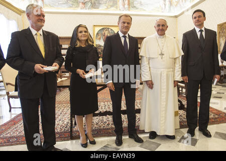 Pope Francis meets with Poland's Prime Minister Donald Tusk and his wife Malgorzata at the Vatican  Featuring: Pope Francis,Donald Tusk,Malgorzata Tusk Where: Rome, Italy When: 19 May 2014 Stock Photo