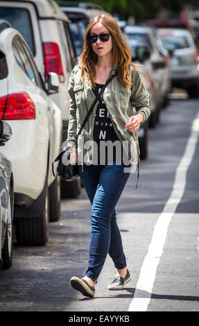 New mom Olivia Wilde out and about in Manhattan by herself. Her son ...