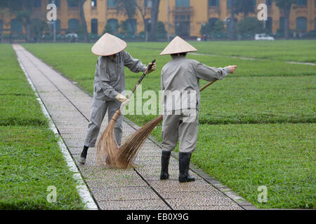 Vietnamese sweepers in Hanoi Vietnam Stock Photo