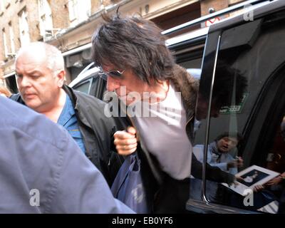 Legendary English rock guitarist Jeff Beck seen leaving his hotel ahead of his gig at The Olympia tonight, May 21. A masseuse was spotted outside the concert's venue carrying her massage table.  Featuring: Jeff Beck Where: Dublin, Ireland When: 21 May 201 Stock Photo