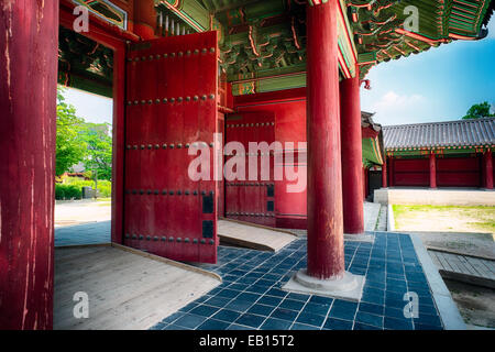Inner Gates of the Changdeok Palace, Seoul, South Korea Stock Photo