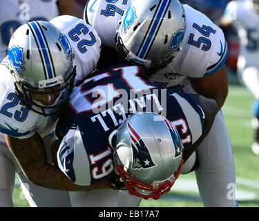 NOV 16, 2014 : Washington Redskins cornerback Bashaud Breeland (26) awaits  the snap during the matchup between the Tampa Bay Buccaneers and the  Washington Redskins at FedEx Field in Landover, MD Stock Photo - Alamy