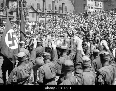 Chairman of the Nazi Party Adolf Hitler (standing in car) during the SA (Sturmabteilung) parade on the last day of the Nazi Party Conference in Nuremberg, Germany, 04 August 1929. To the left of Hitler is SA Oberfuhrer Franz Pfeffer von Salomon, in front of Hitler is Hermann Goering. Fotoarchiv für Zeitgeschichtee - NO WIRE SERVICE Stock Photo